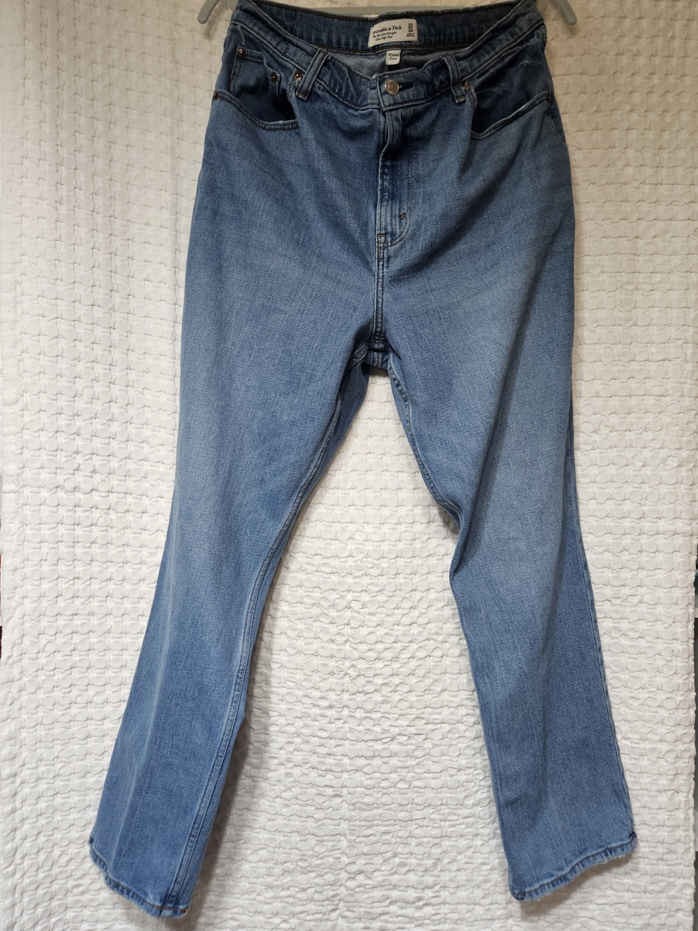 Abercrombie & Fitch High-Rise Straight Leg Jeans - Light Blue Wash